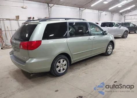2010 Toyota Sienna Xle z USA, uszkodzony, nr VIN 5TDYK4CC3AS318073